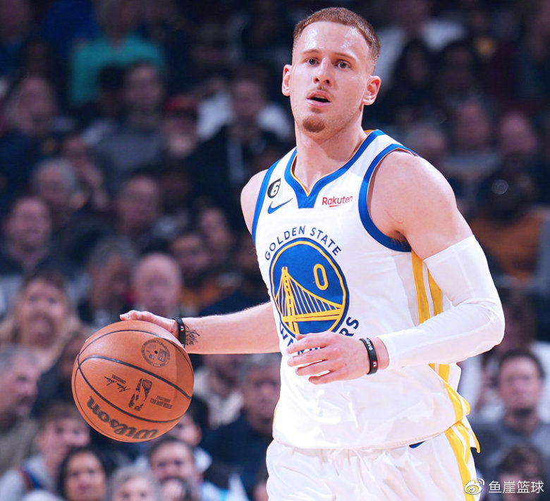 包含里程碑夜萨克拉门托国王完成体检；英超关键时刻刷纪录；质疑声仍在；更衣室氛围转暖的词条