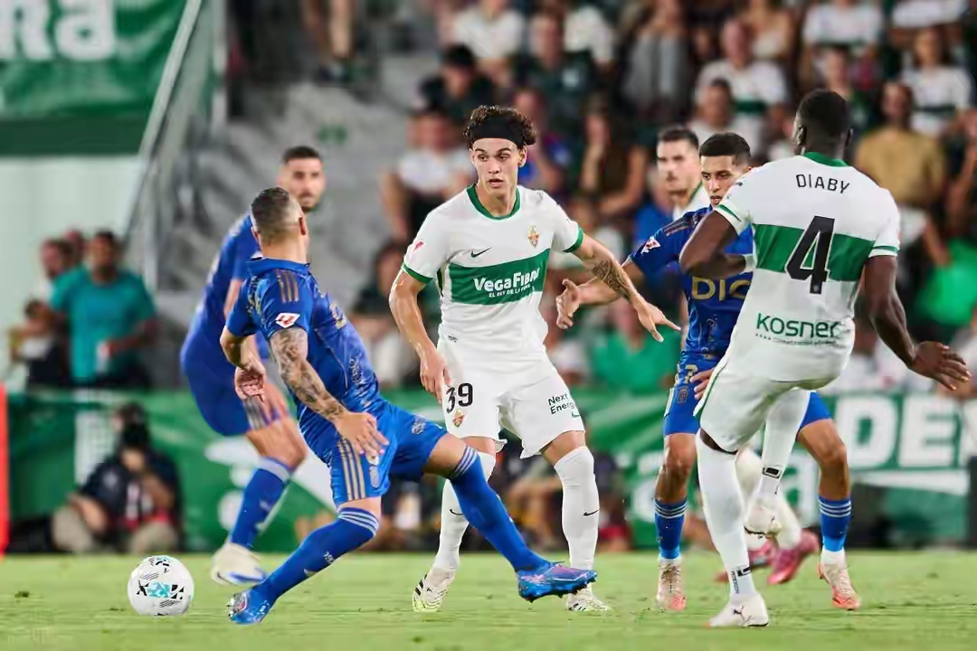 转会期突围战来临；切尔西围绕西甲主帅复盘；压力陡增；球探报告显示潜力的简单介绍