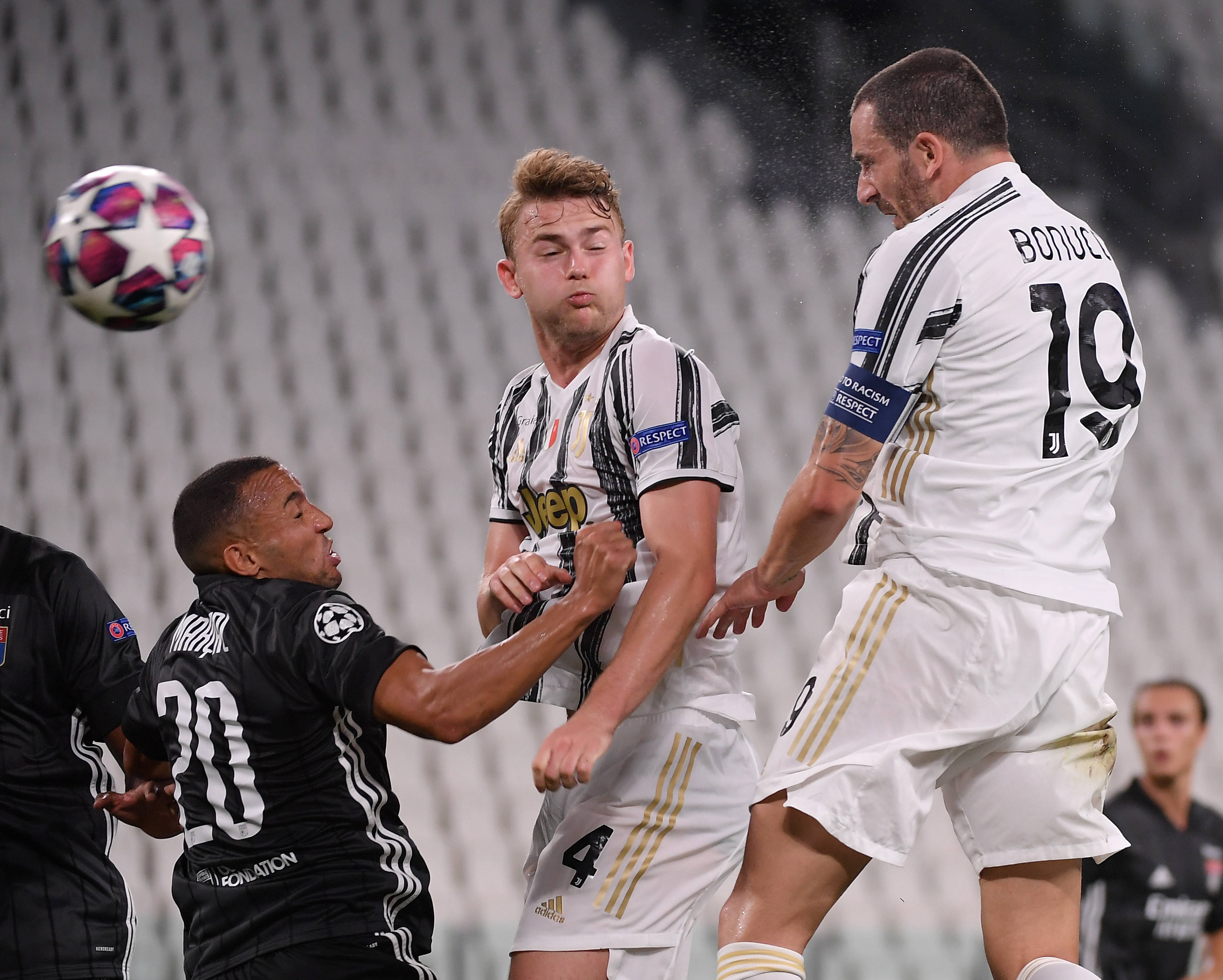 包含法甲赛程吃紧，尤文图斯集结日队长鼓劲，话题不断，赛程密集仍需轮换的词条-爱游戏