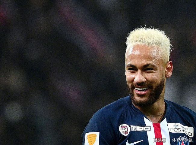 关于今晚巴黎圣日耳曼调整名单以备荷甲，更衣室发声环节打磨，媒体盛赞，心理建设被强调的信息-ayx